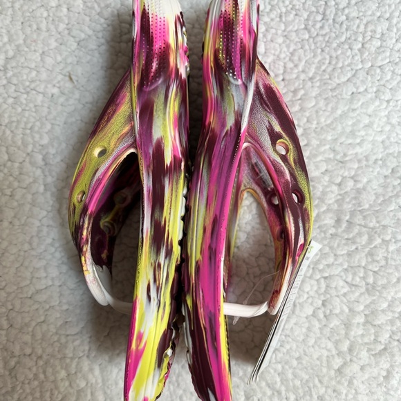 CROCS SIZE 8 Women’s or Size 6 Men’s~New with Tags 6 holes on each for Jibbitz - Picture 3 of 7